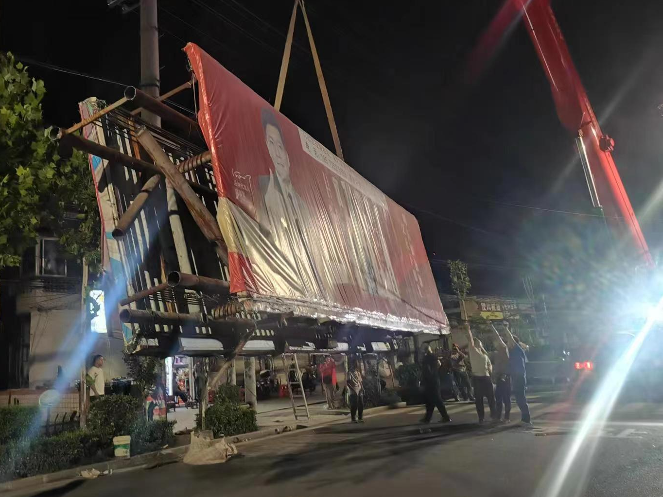 我县实现跨路大型广告牌“清零”