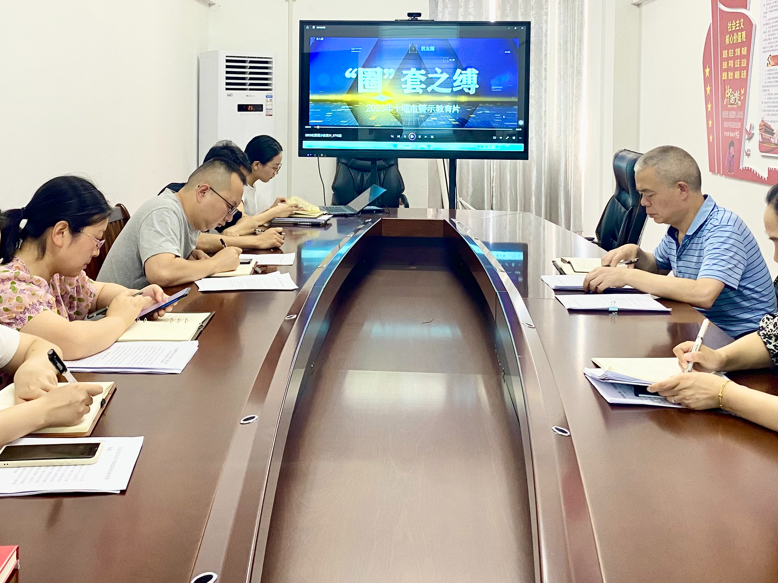 县人才服务中心召开党风廉政建设宣教月专题会议