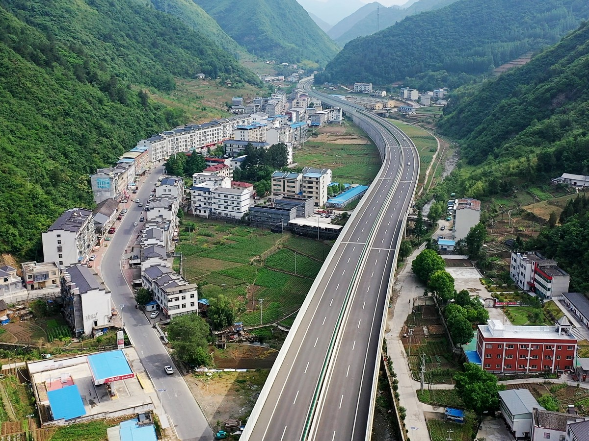 双台乡：土地流转换发农村新活力