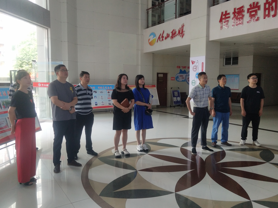 郧西县融媒体中心来我县考察