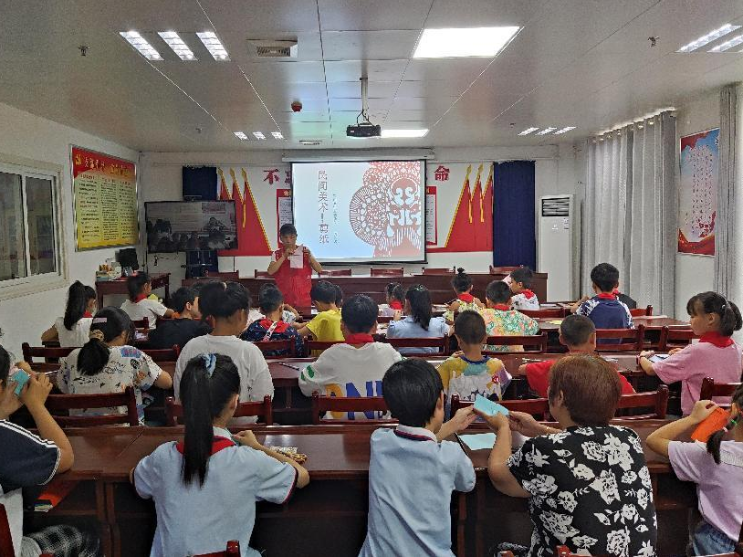 城关镇东门社区：巧手剪纸趣味多 非遗文化润童心