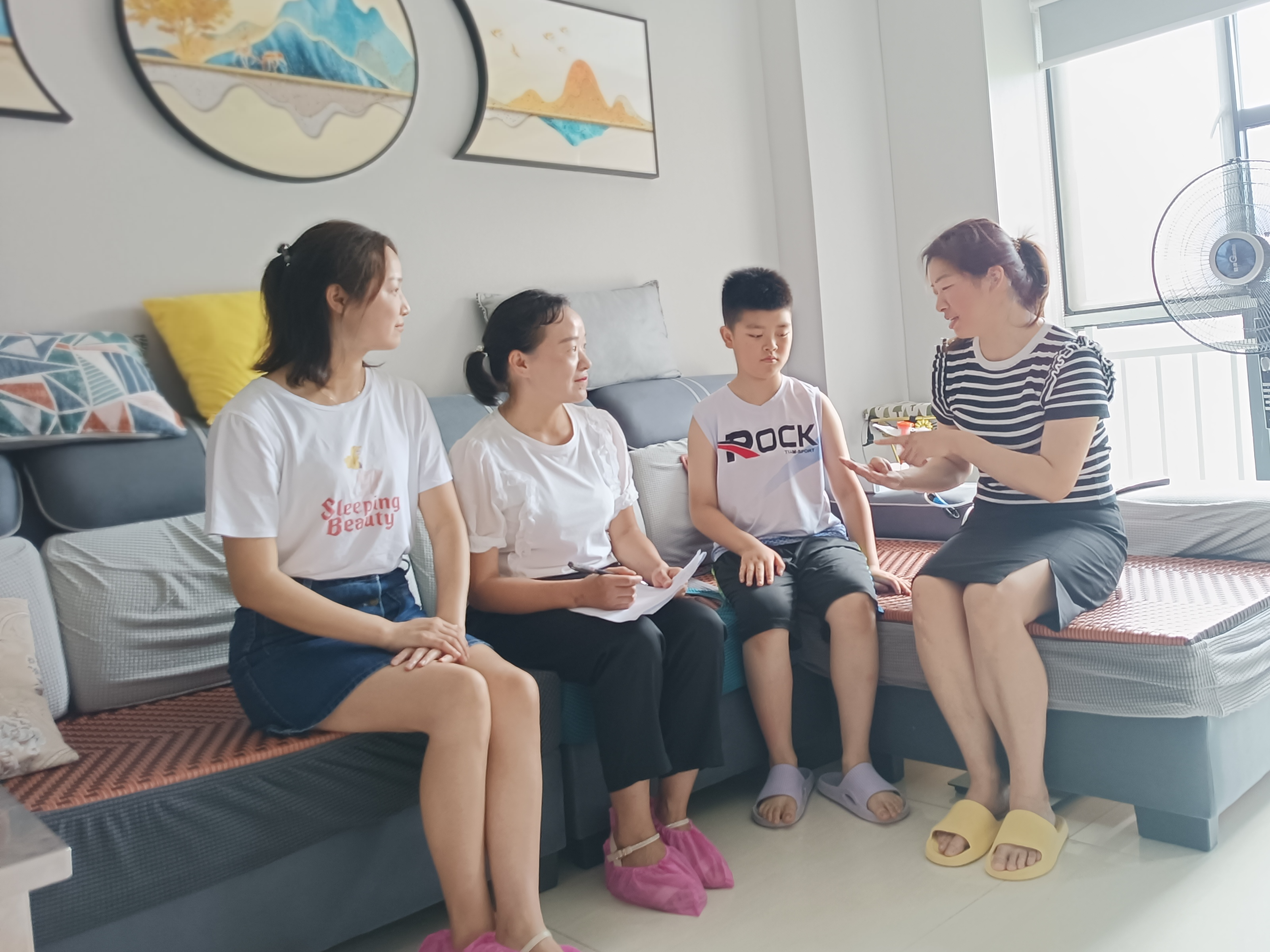 县实验小学：家访传真情 关爱暖心灵