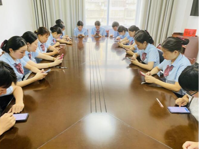 县行政审批局：多措并举优化便民服务