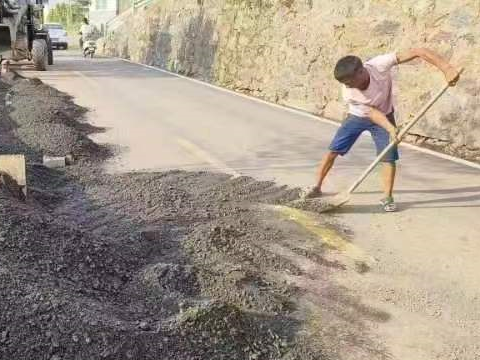 擂鼓镇：抢修水毁道路 保障出行安全