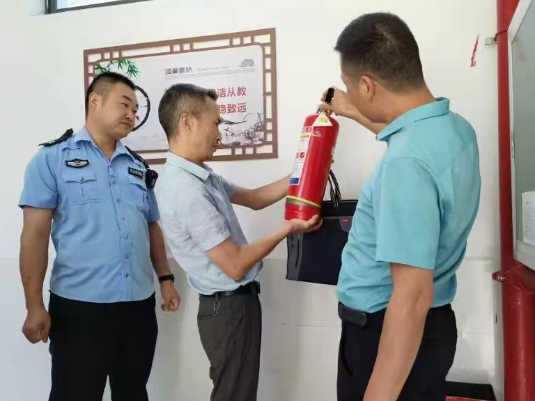 文峰乡：多部门联合检查为开学保驾护航