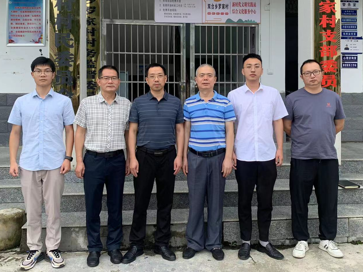 县人才服务中心完成驻村工作队轮换交接