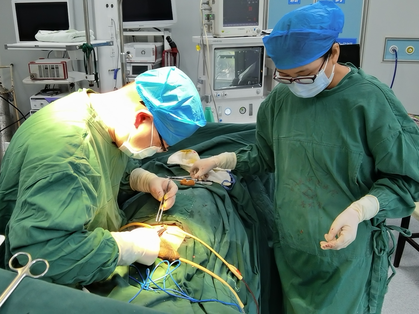 縣中醫醫院：巧手術結束“結石王”禍害人體之旅