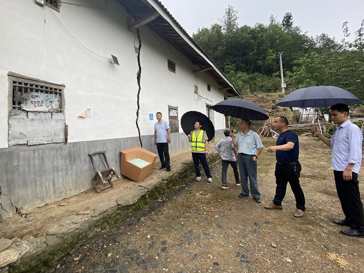 我县积极应对“七下八上”极端天气地灾防治工作