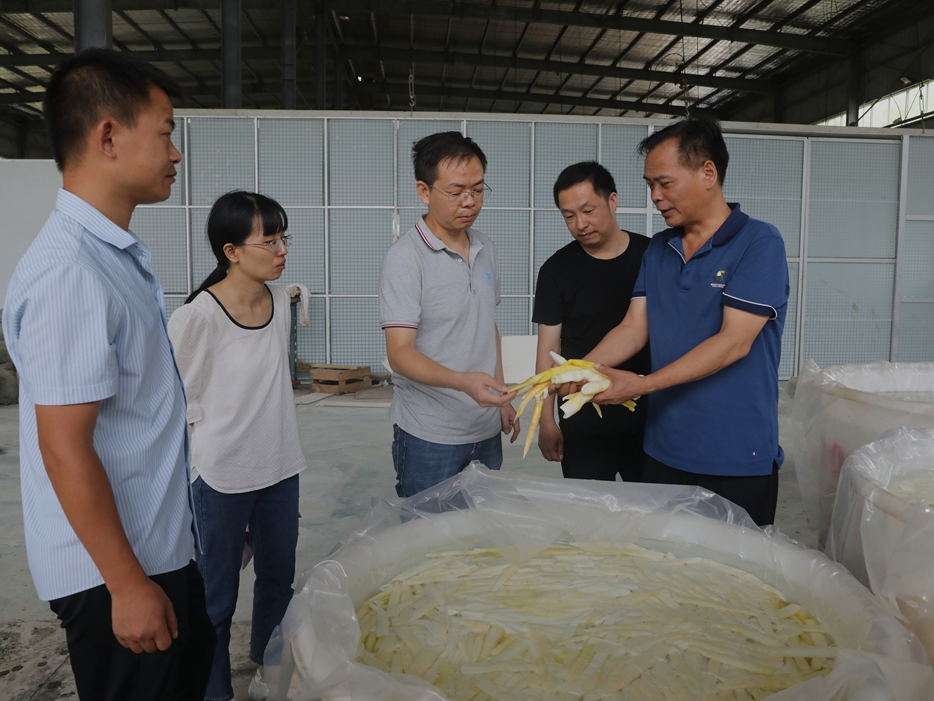 竹山：校企合作促发展