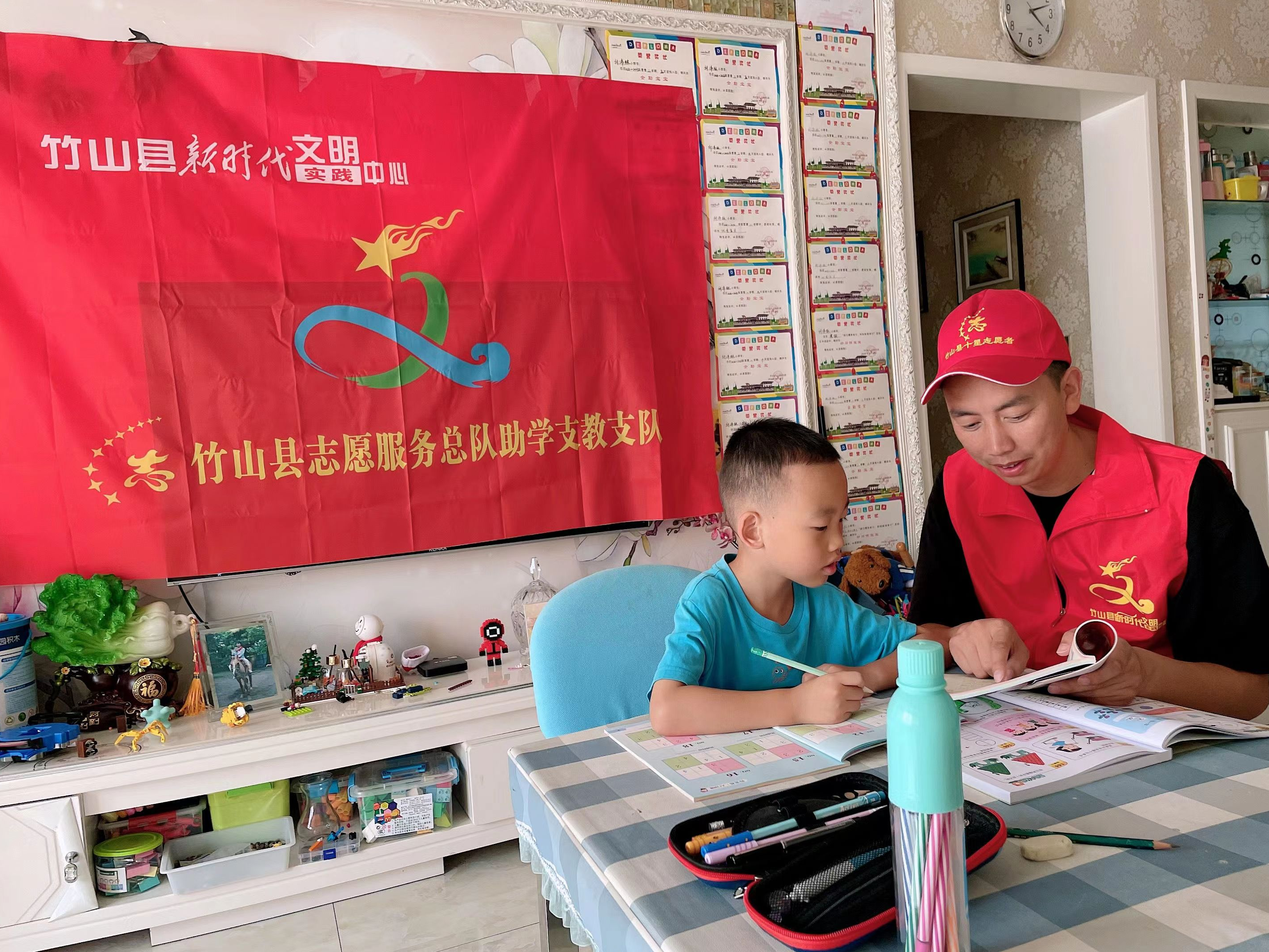 恒升小学助学支教志愿服务队下乡送“清凉”