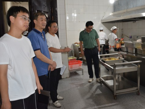 竹山二中：用心准备  “净”待开学