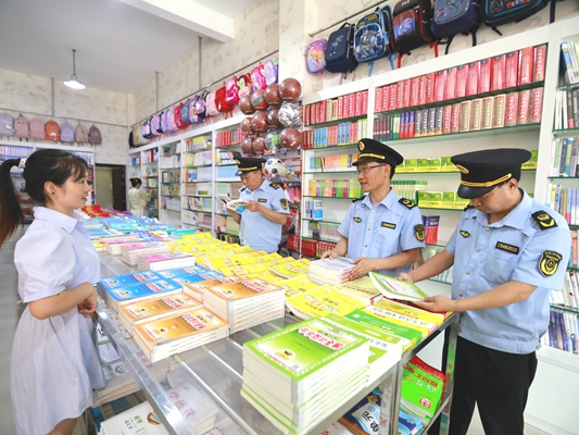 宝丰市场监管所开展学生用品专项检查