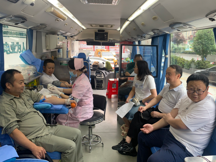 县供电公司组织开展无偿献血活动