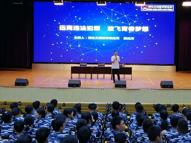 竹山一中：法治报告进校园 为青春保驾护航