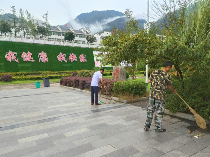 官渡镇：管好养好农村路 乡村发展迈大步