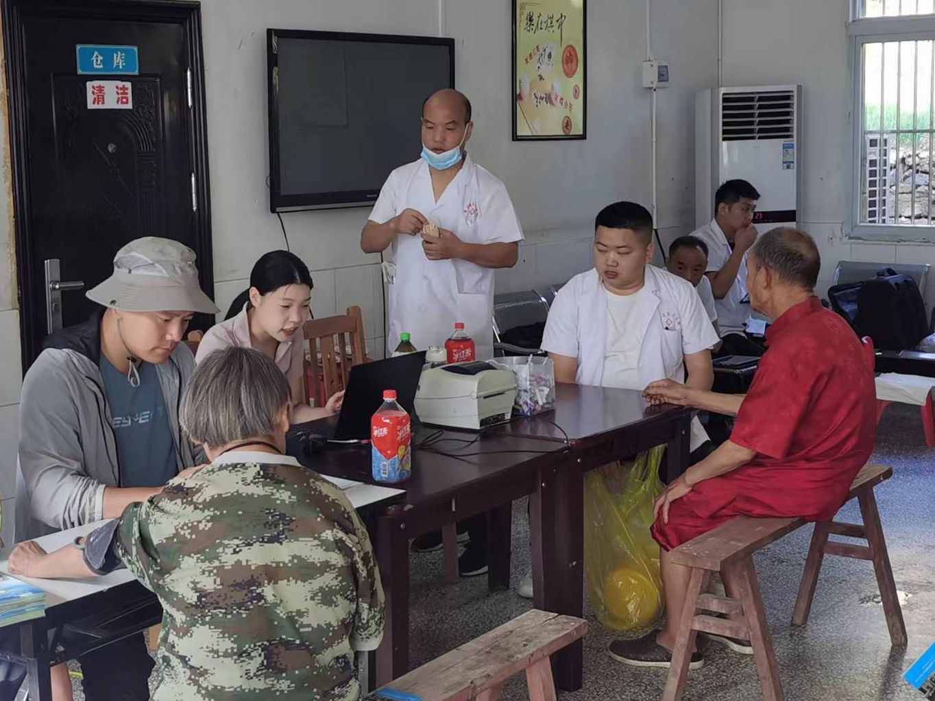 麻家渡镇：情系福利院 体检暖人心