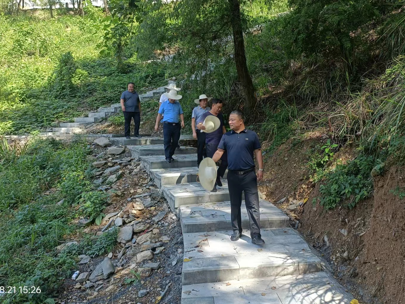 圣水湖管理局完成驻村工作队轮换交接