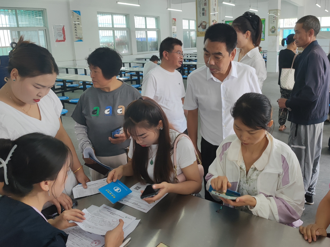 秦古镇1712名学生安全返校