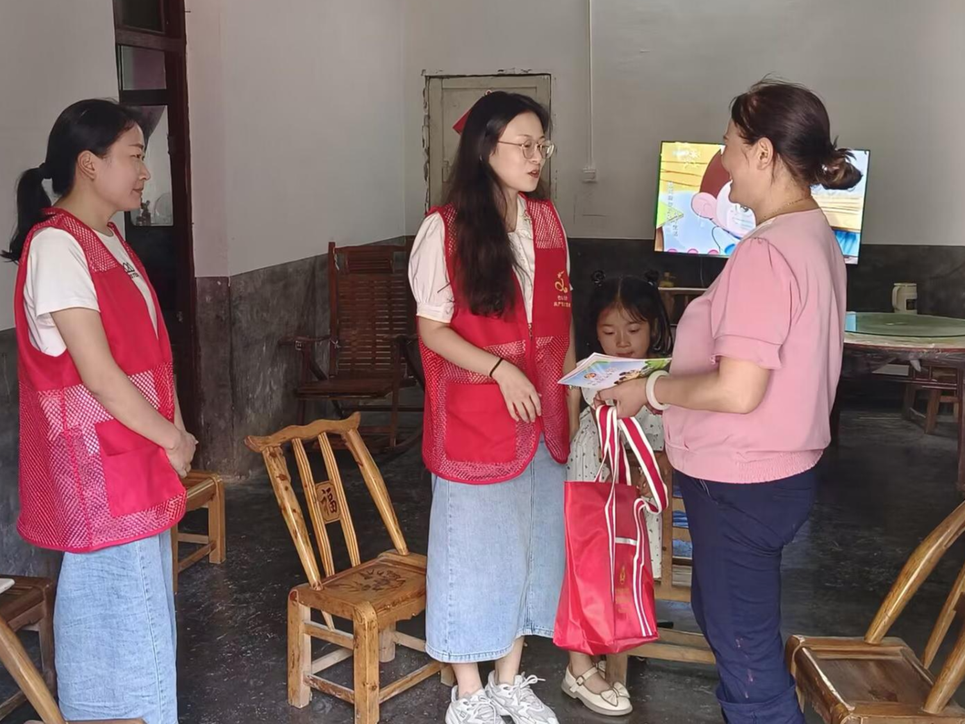 双台乡妇联开展慰问留守妇女活动