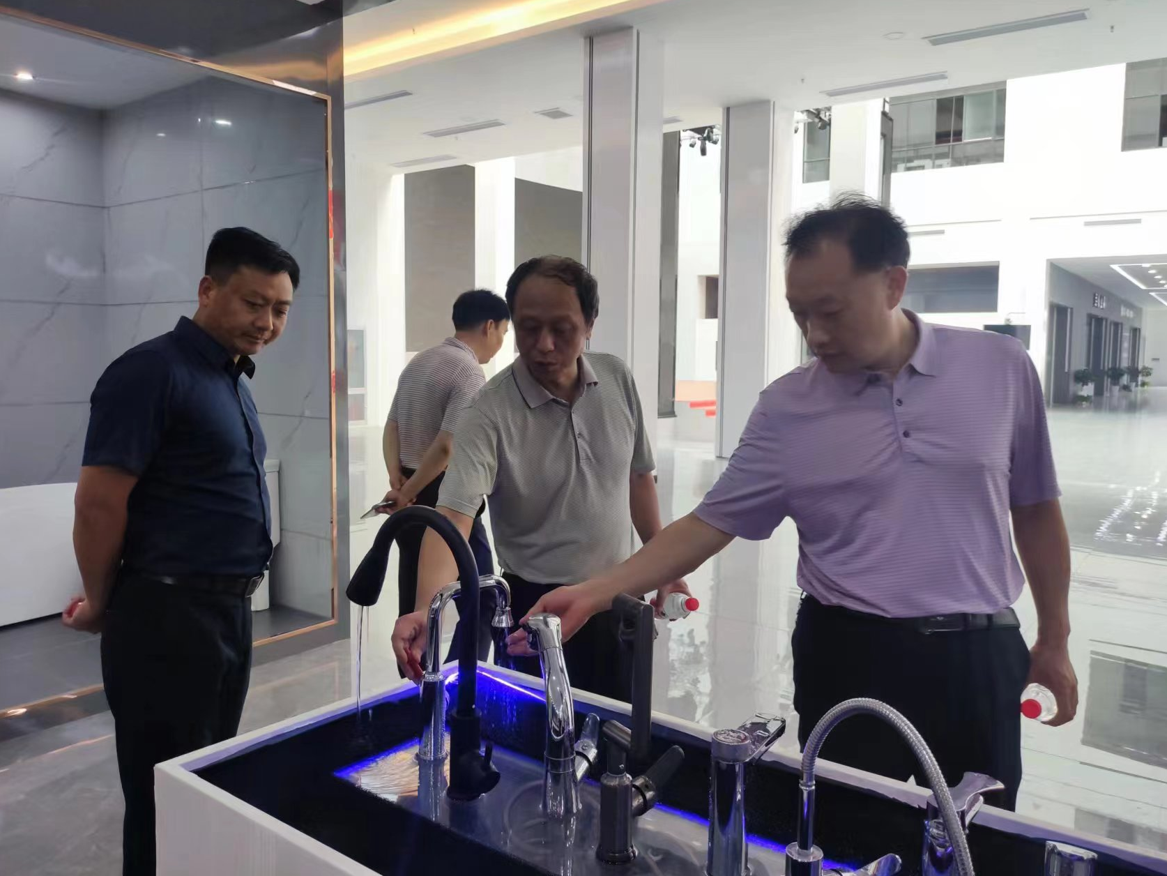 省退役军人事务厅领导来我县调研