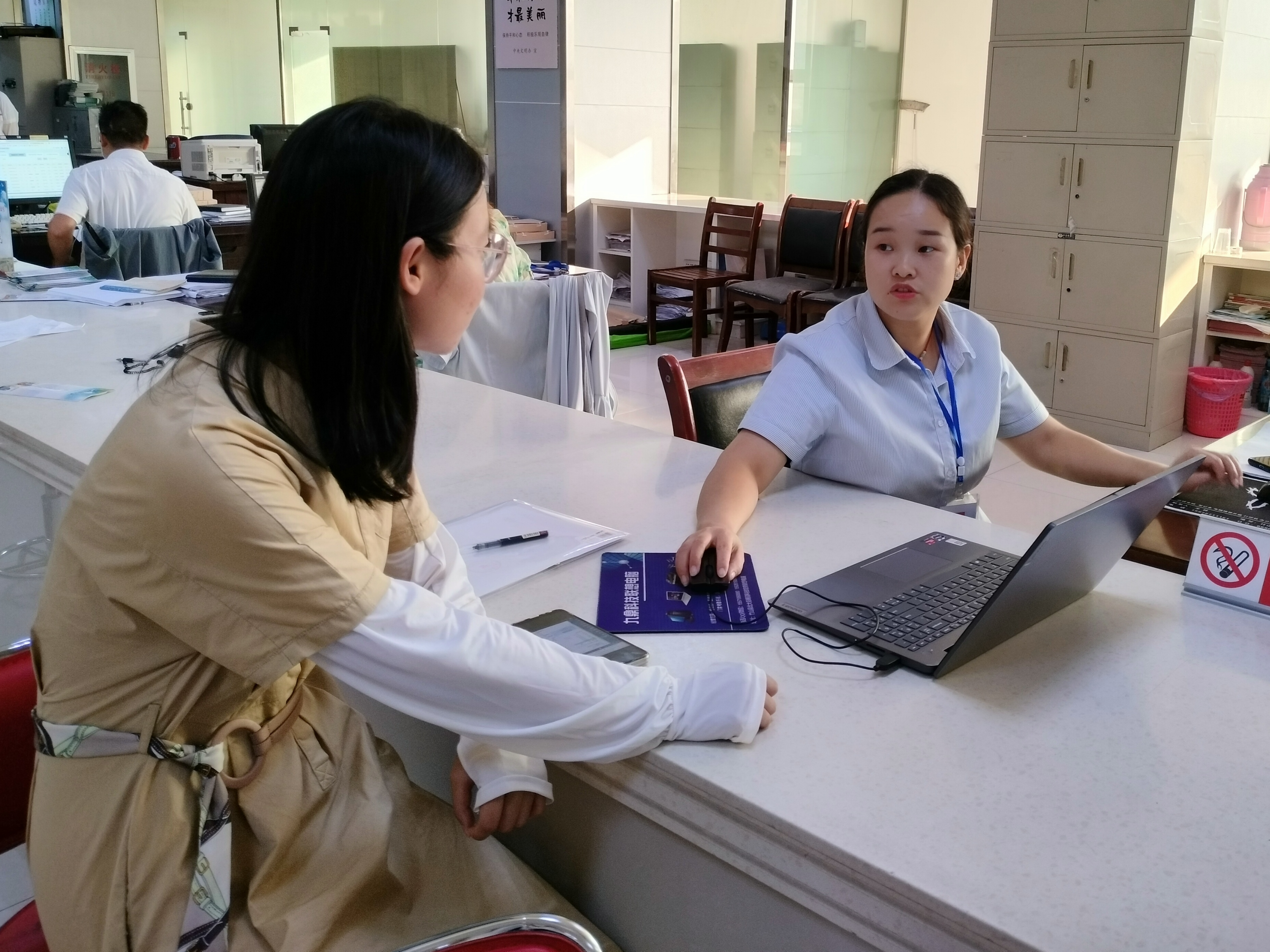 县人社局圆满完成公务员参加工伤保险工作