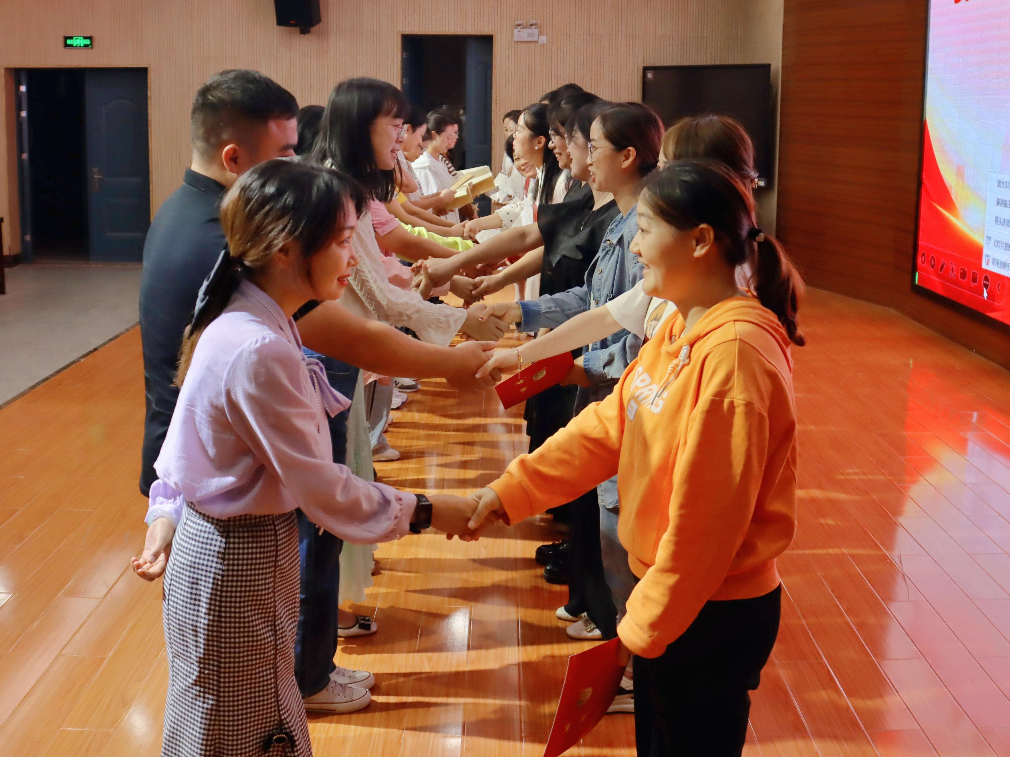 恒升小学：“青蓝结对”齐蓄力 薪火相传续芳华