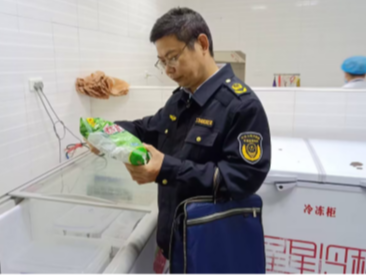 县实验幼儿园接受食堂安全专项检查