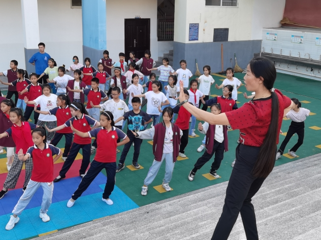 双坝小学：“社团走班”活动助力“双减”促成长