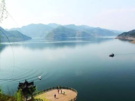 十堰住房公积金中心竹山办事处：下沉社区保安宁