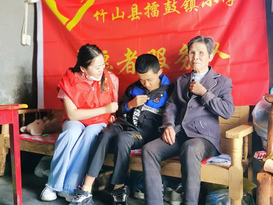 擂鼓镇小学：送教上门暖民心  教育扶贫践初心