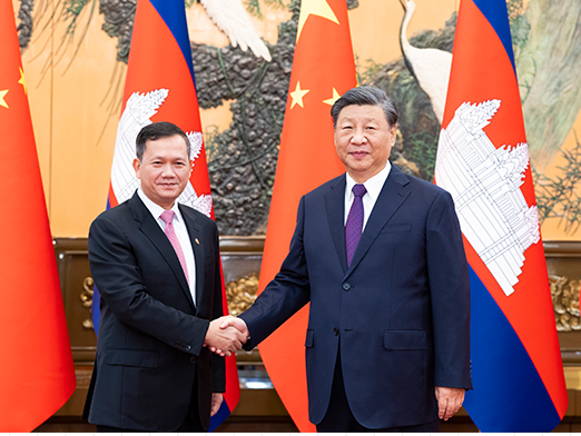 联播观察｜同日会见两国领导人，这些细节值得关注