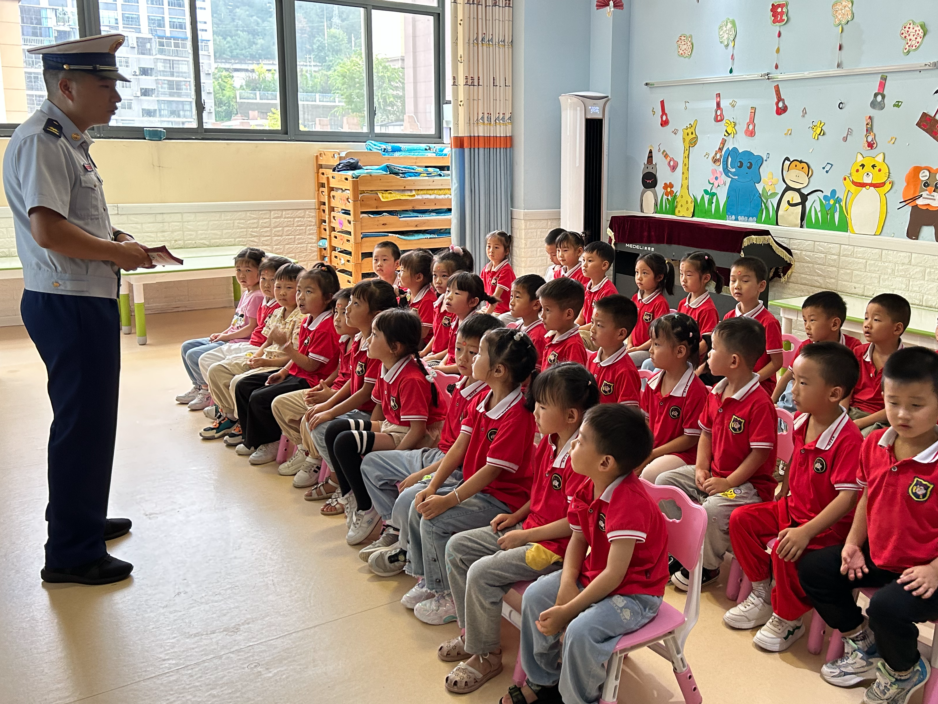 县消防救援大队：“开学第一课”走进花城幼儿园