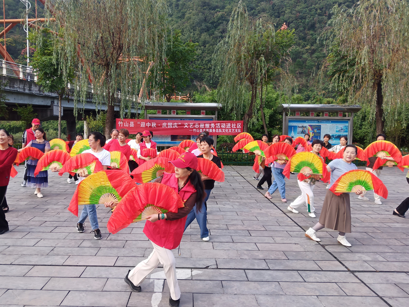 县志愿服务总队文化文艺支队：文艺辅导进社区