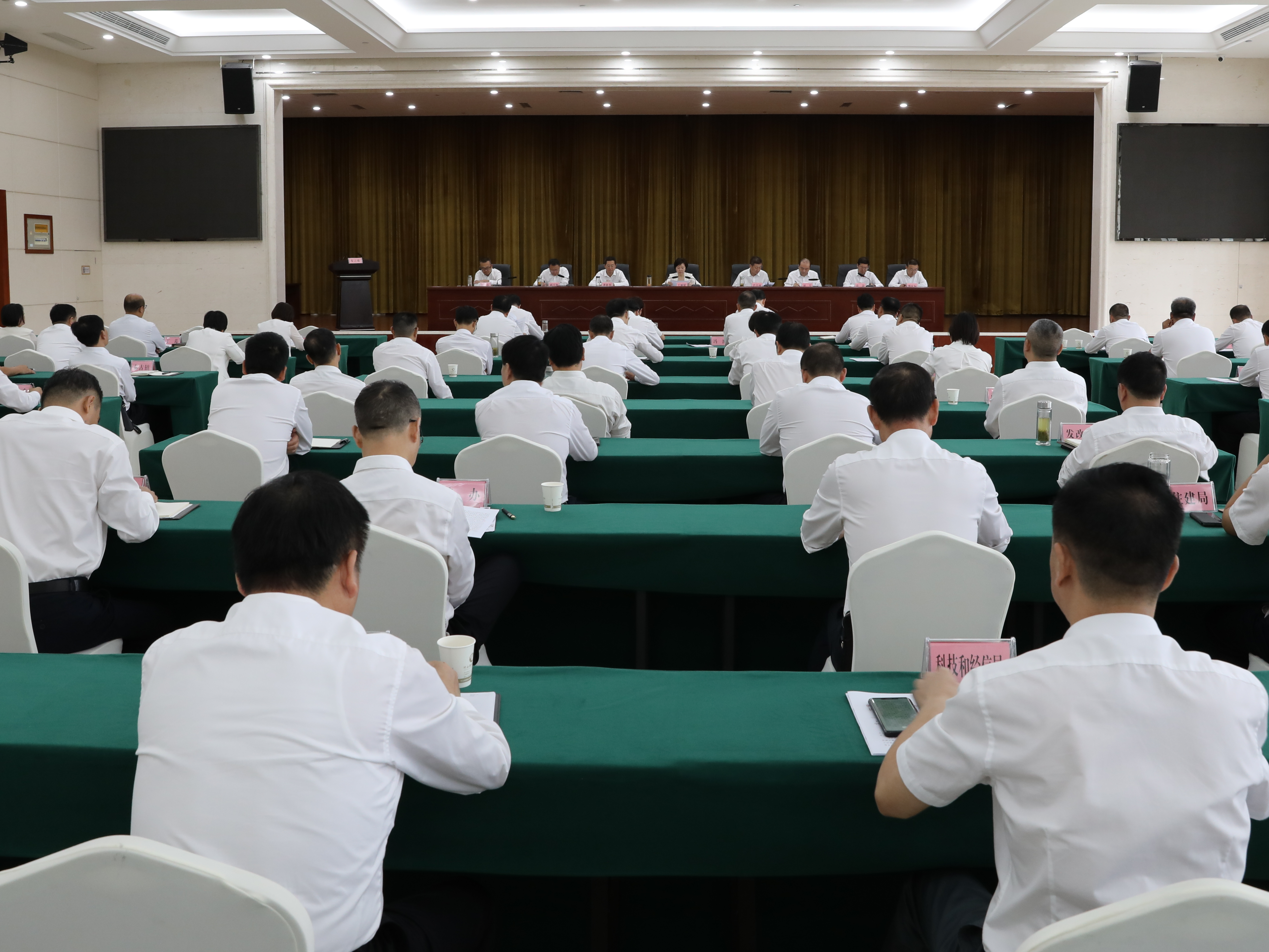 县委农村工作领导小组(扩大)会议召开