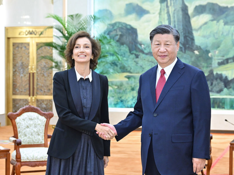 习近平会见联合国教科文组织总干事阿祖莱