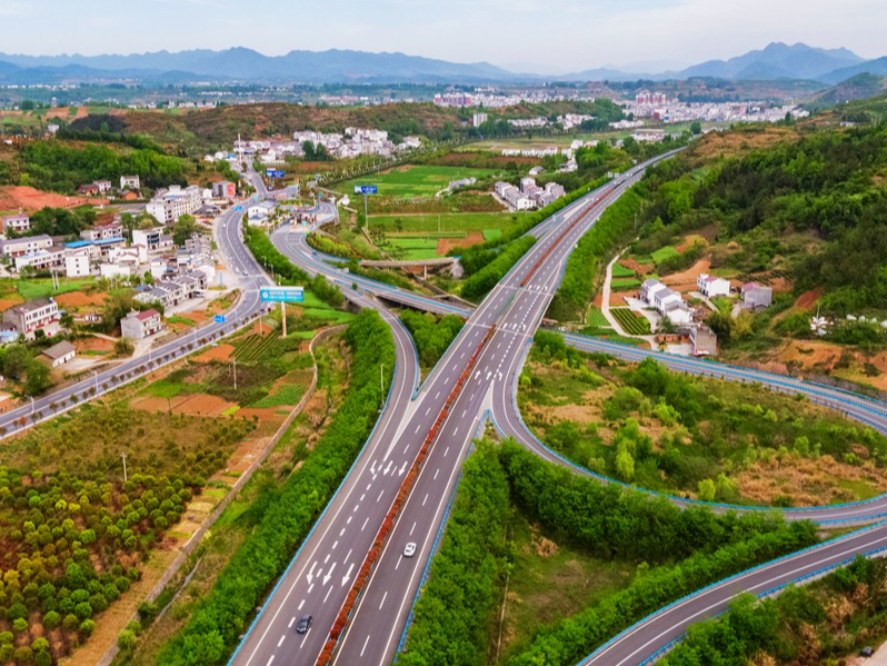 让出行百姓年省1.5亿元——全域公交畅行竹山城乡