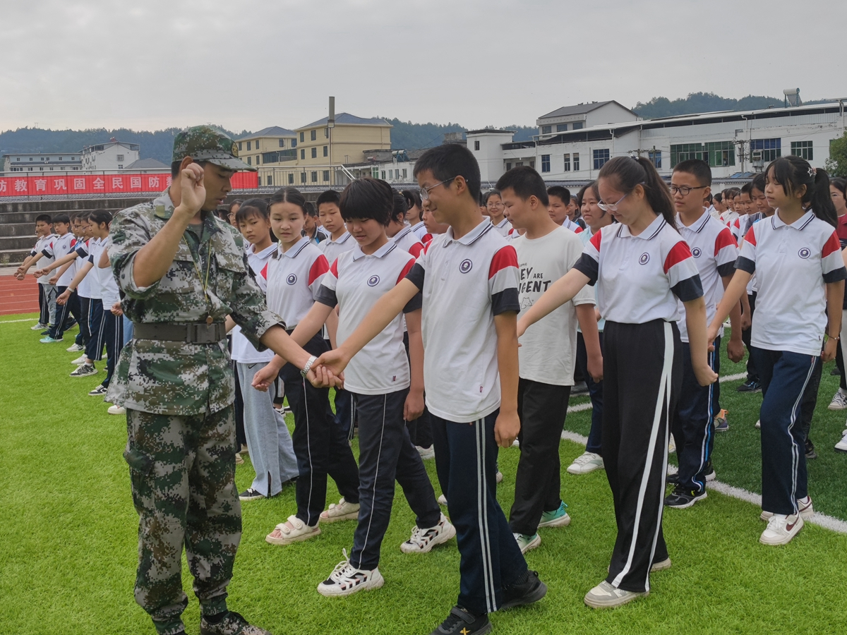 秦古中学：国防教育进校园  激发少年强国梦