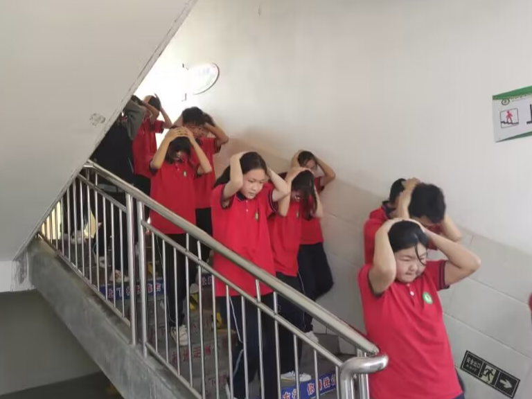 溢水镇第二幼儿园开展消防安全演练活动