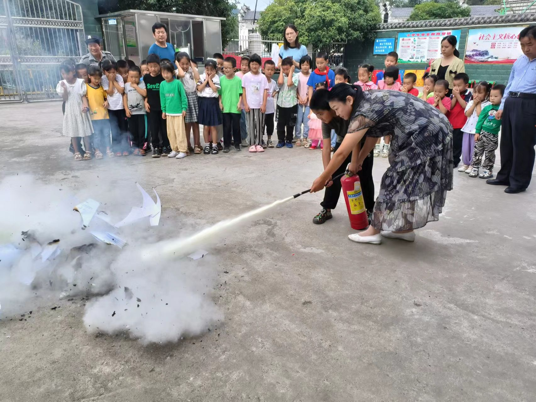 溢水下腰店小学：开展应急疏散演练活动