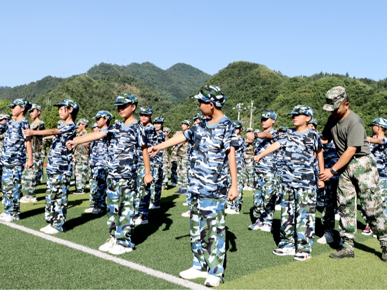 上庸镇中心学校：淬炼青春志 热血铸军魂