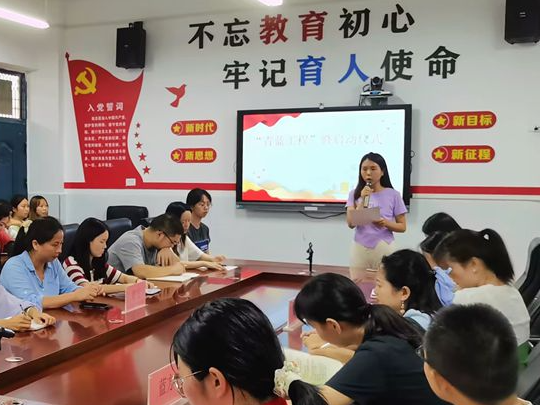 擂鼓镇小学：青蓝结对促提升  携手奋进共成长