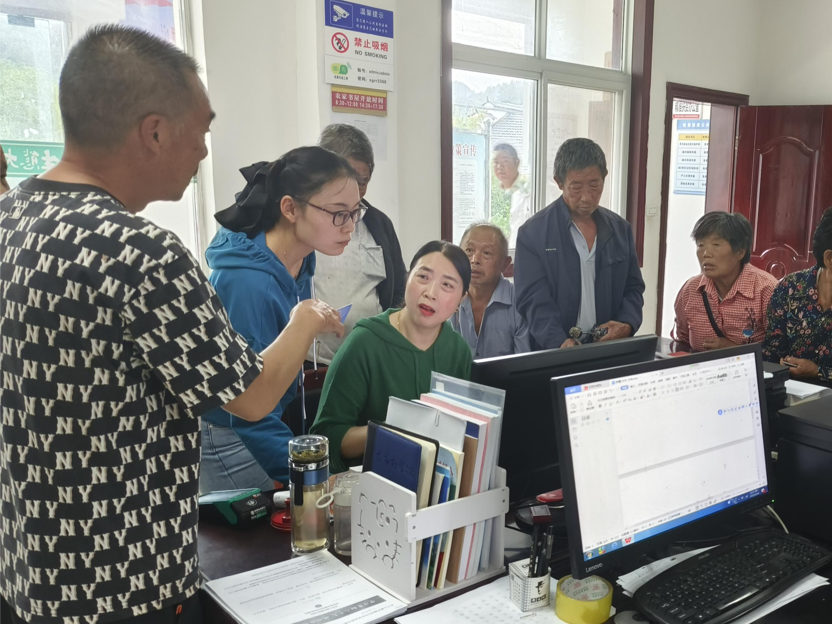 县人社局：政策宣传到基层 服务群众“零距离”