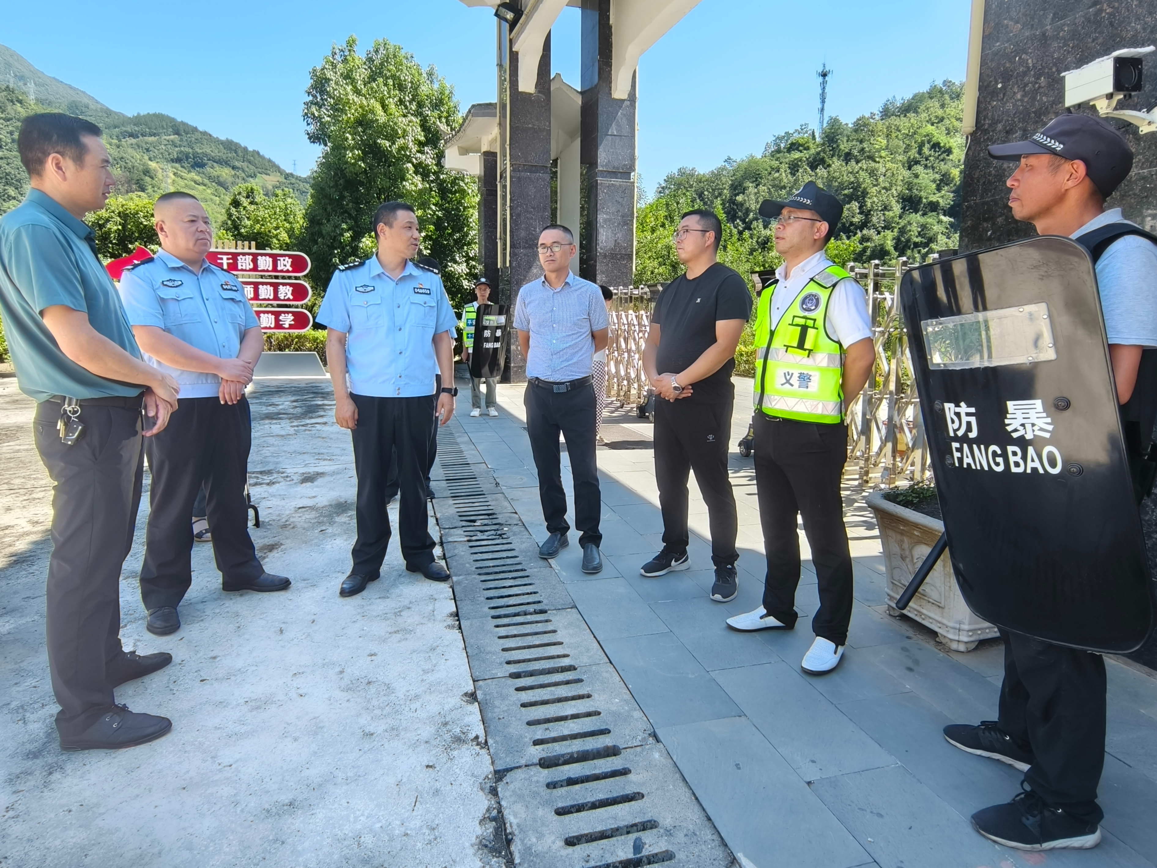 柳林乡九年一贯制学校开展校园安全检查