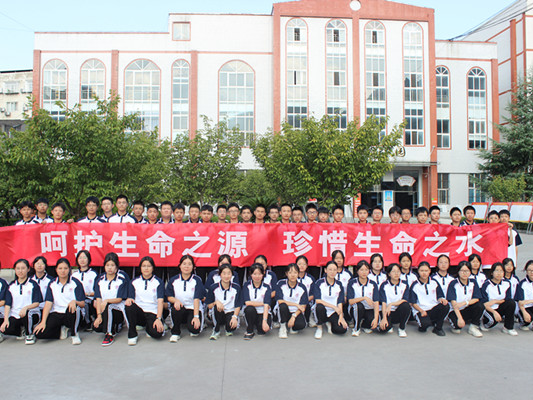 竹山二中举行“保水护水”主题签名活动