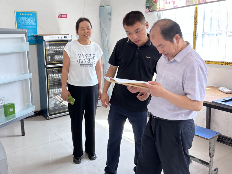 擂鼓镇开展2023年秋季学校食品安全专项检查