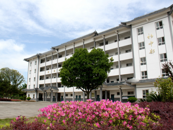 上庸镇中心学校：秉承“一训三风” 强推“文化育人”