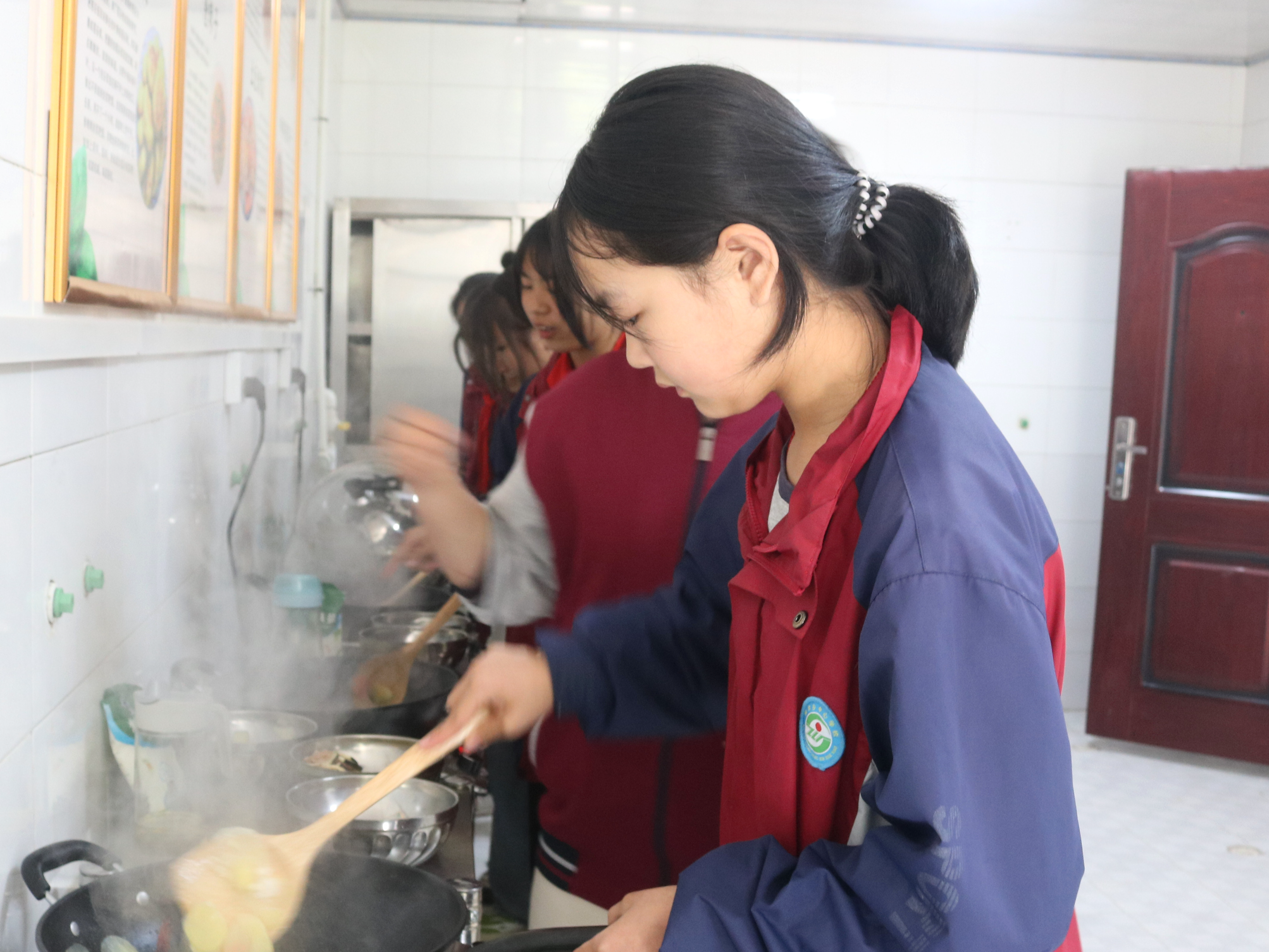 柳林乡中心学校：“勤”实践厨艺课堂助力“双减”