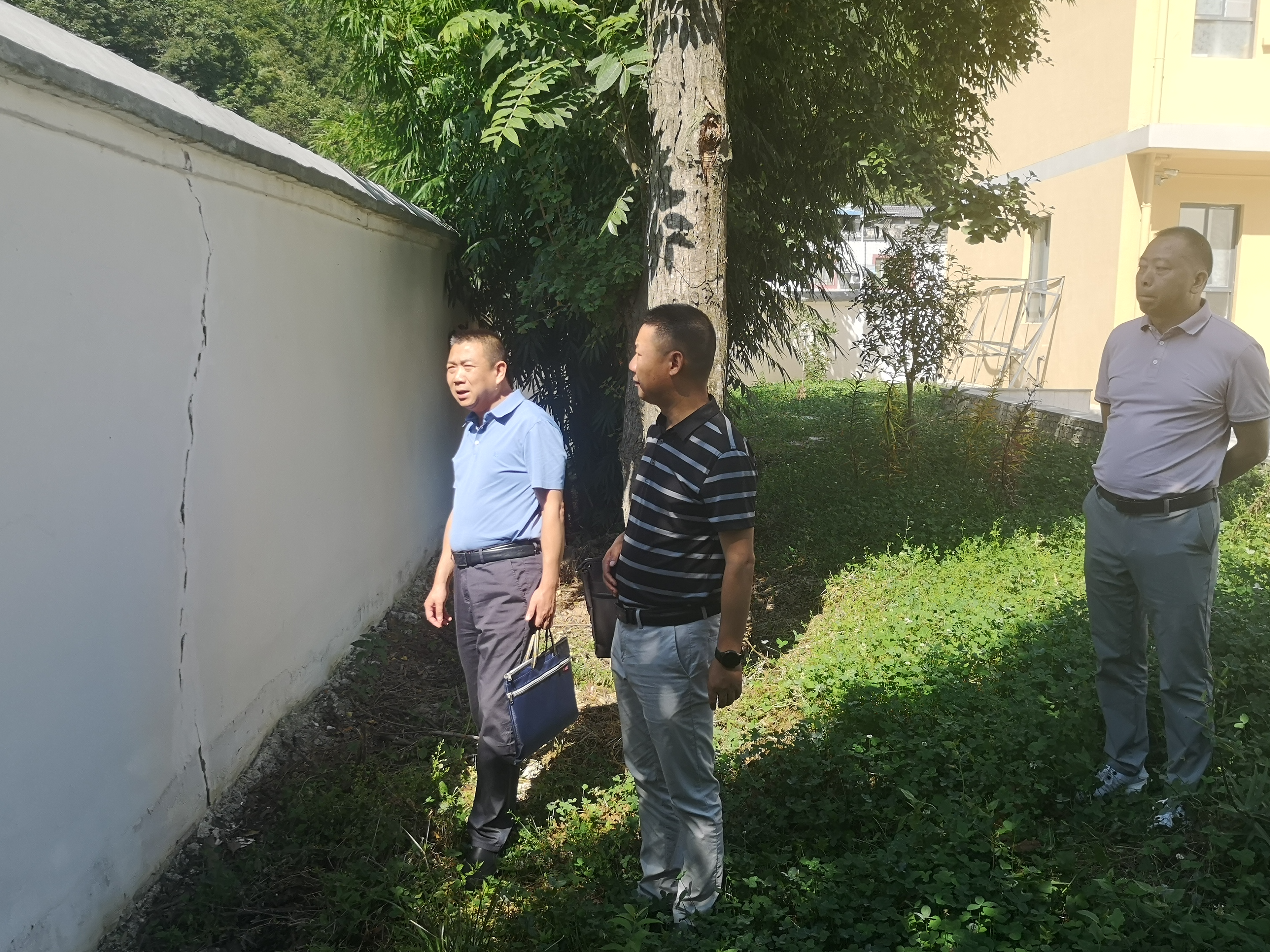 县教育局检查督导双台乡开学工作