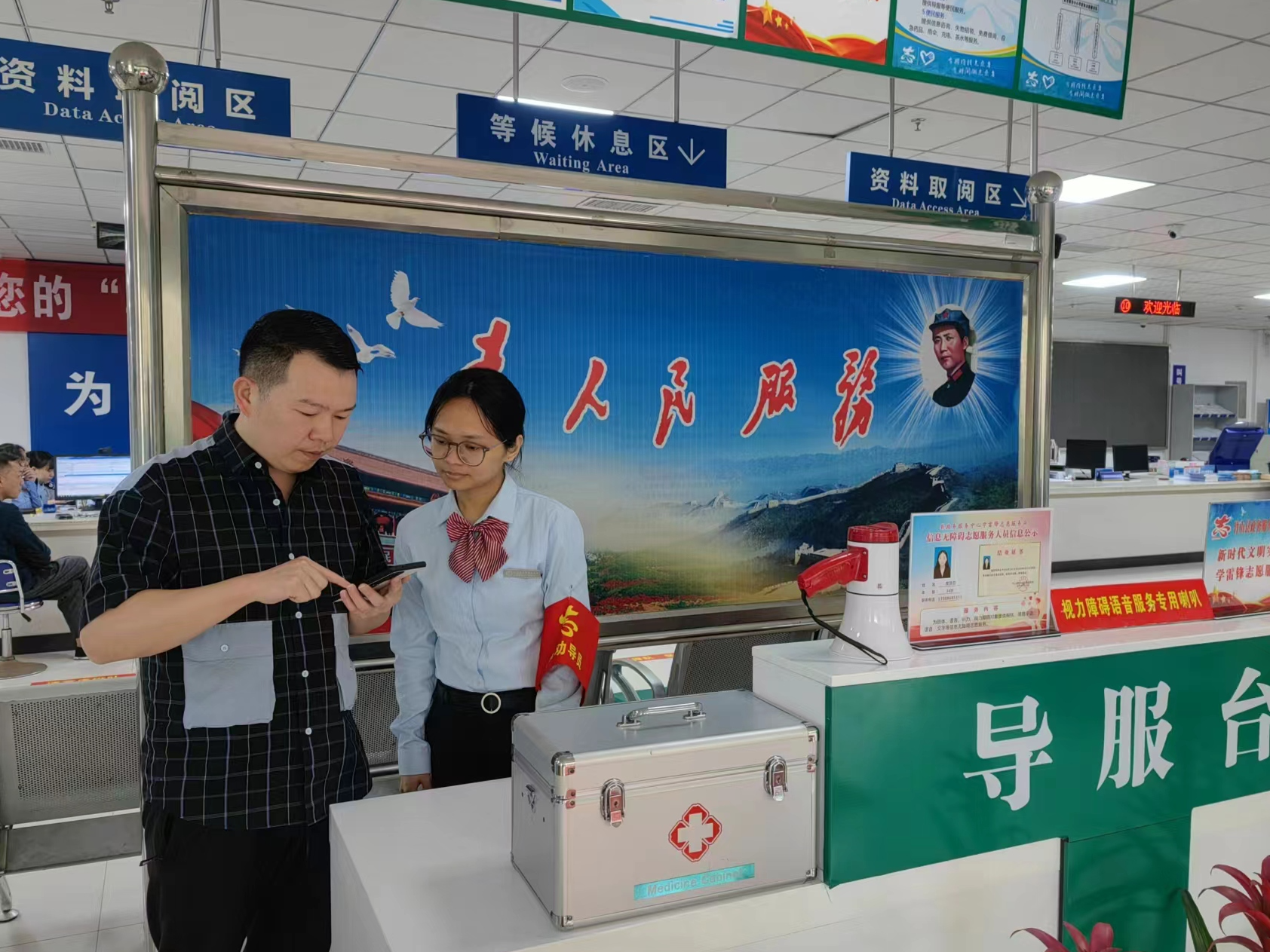 县行政审批局：“鄂汇办”APP  让群众办事不出门