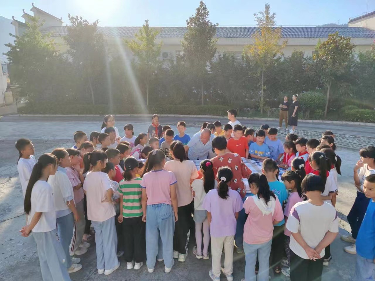 上庸镇中心学校：内务整理展风采行为养成见真章